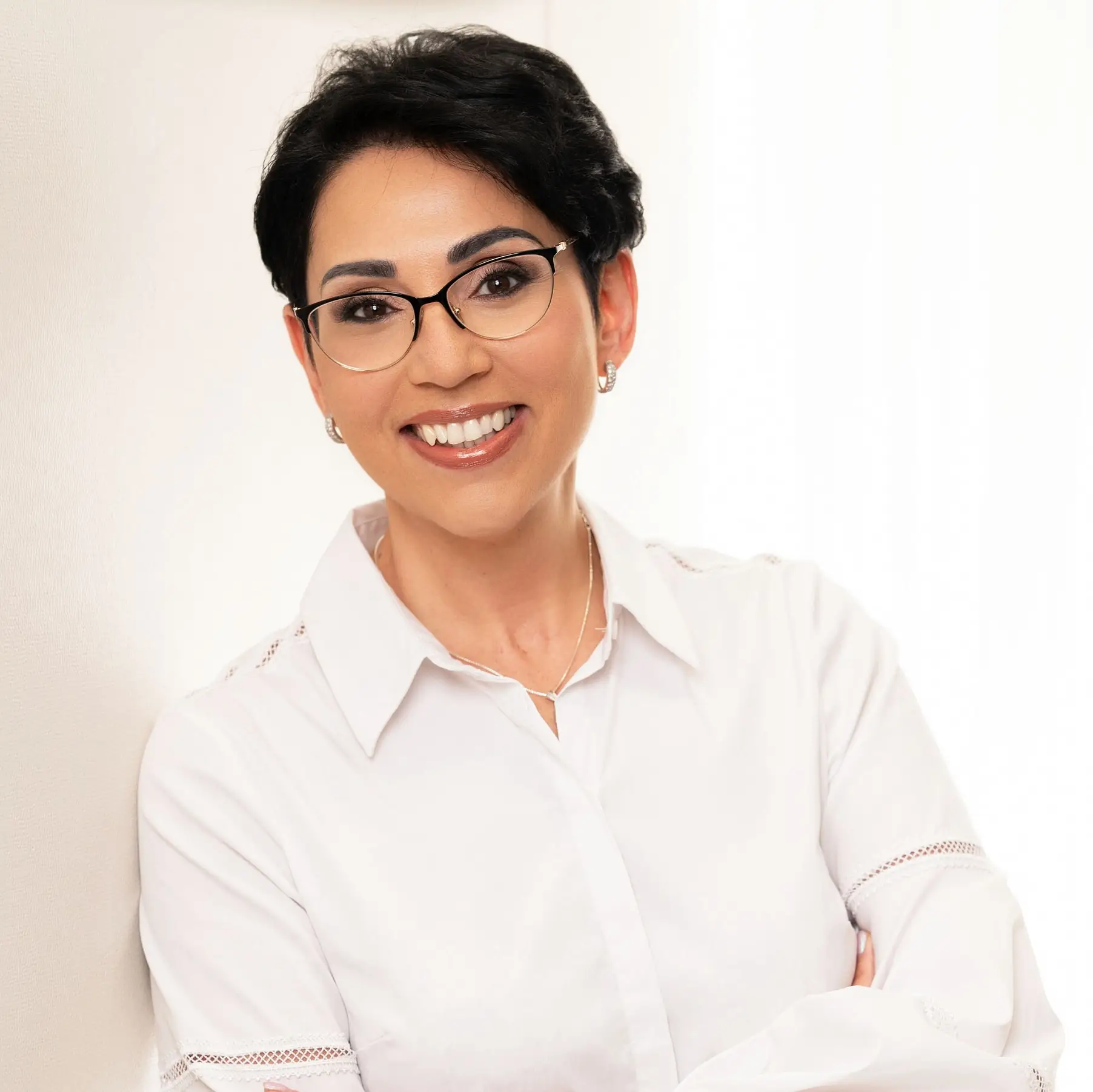 Lina Glow - Esthetician